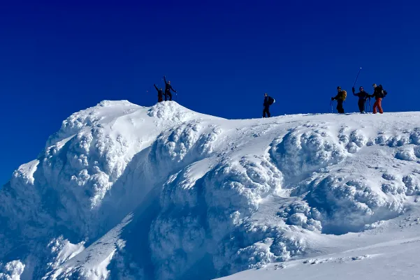 Skieurs lors d'une randonnée à ski en Norvège avec guide privé