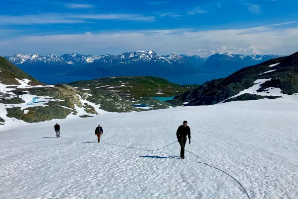 Cordée de 3 personnesn sortie alpinisme en Norvège