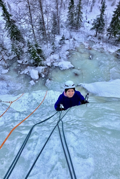 Activité escalade de glace avec guide en laponie