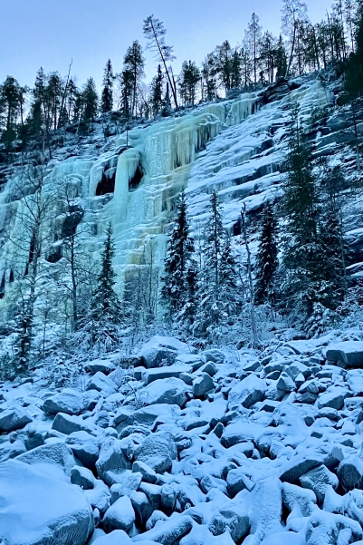 Vue sur la cascade de glace